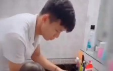 Dạy con gái rửa tay, Quế Ngọc Hải thách thức độ mẫu mực làm bố của các đồng đội
