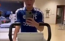 Đình Trọng than 'cô đơn' khi cách ly 7 ngày tại Vinmec