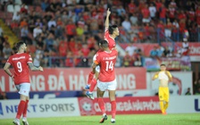 HLV Phạm Minh Đức chê tiền vệ Hải Phòng thiếu thông minh