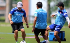 ‘Đội nhà’ thua te tua, thầy Park vẫn cười tươi như hoa!