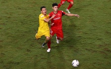 Ông Park nóng mắt với những pha xoạc ẩu của cầu thủ U.22 Việt Nam