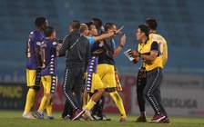 CLB Hà Nội 'méo mặt' vì HLV Chu Đình Nghiêm bị cấm trận tranh vô địch V-League