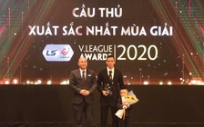 V-League Award 2020: 'Đánh bại' Quang Hải, Văn Quyết đoạt giải Cầu thủ xuất sắc nhất năm