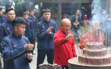 Thầy Park và học trò thành kính dâng hương tại Đền Hùng ​