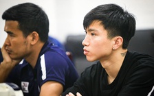 Khi thầy Park gọi điện cho Văn Hậu…