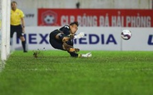 Lynch đá hỏng penalty vì bị thủ môn Tấn Trường ‘soi’ từ kiếp nào!