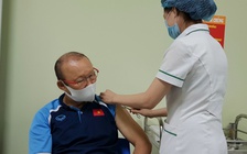 Tại sao Quang Hải, Công Phượng và tuyển Việt Nam phải dời lịch tiêm vắc xin Covid-19?