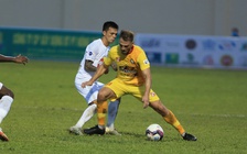 Có Kiatisak, HAGL 'rũ bùn đứng dậy sáng lòa'