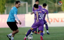 Trợ lý của thầy Park cho đội U.22 tập bài độc đáo, sút bằng chân không thuận