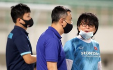 Sếp lớn ‘hai trong một’ bất ngờ xuất hiện, tuyển Việt Nam tập rất sung