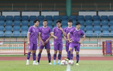 Ngọc Hải và Tiến Dũng đã bị thẻ vàng, ông Park có nên mạo hiểm?