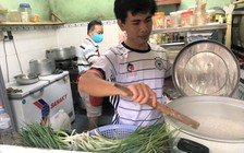 Nhiều người trẻ 'nổi lửa' bếp ăn 0 đồng mùa dịch vì ngồi yên sao đành!