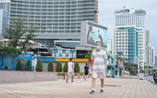 Người dân Nha Trang thong thả tập thể dục ngoài trời, thành phố nhộn nhịp trở lại