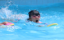 Một tiết học của học sinh tại một trong số ít trường có hồ bơi ở TP.HCM