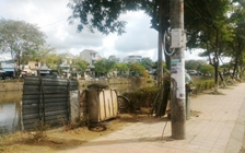 Vệ sinh dưới cột điện, 1 người chết, 1 bị thương