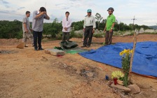 Yêu cầu phục hồi lại bia mộ nghi của phi tần triều Nguyễn bị ủi làm bãi đỗ xe