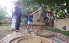 Người thành phố nườm nượp đi chợ quê