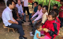 Cùng Chủ tịch huyện giúp gia đình 2 nạn nhân bị sét đánh chết