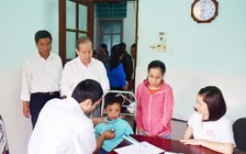 Đại biểu Quốc hội tổ chức đi khám bệnh cho đồng bào nghèo A Lưới