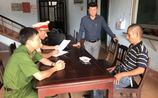 Người chạy xe như làm xiếc trên phố bị công an phạt: Cư dân mạng đồng tình