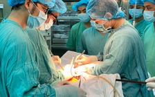 Bệnh nhân bị hóc xương, mảnh xương cá nằm trong phế quản suốt 5 năm