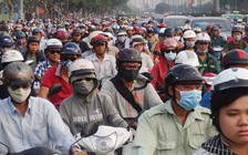 Xe máy tiếp tục được đi vào làn ô tô trên đường Phạm Văn Đồng, Trường Chinh