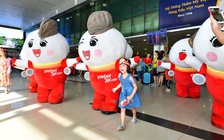 Biểu diễn nghệ thuật miễn phí cho trẻ em ngay tại sân bay