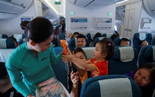 Trẻ em được tặng quà, bay miễn phí nhân dịp 1.6
