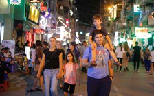 Du lịch Việt thu được bao nhiêu từ du khách trong 8 tháng?