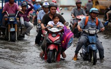 Triều cường đạt đỉnh, TP.HCM có thể ngập nặng