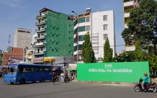 Grab 'dỏm' hết cửa hoành hành tại bến xe
