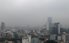 Cuối năm xe cộ đổ ra đường, TP.HCM lại ô nhiễm không khí nghiêm trọng