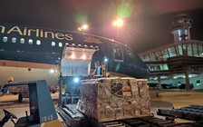 Vietnam Airlines vận chuyển miễn phí đồ bảo hộ y tế và khẩu trang chống dịch