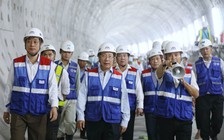 Phó Thủ tướng đi xuyên lòng đất hơn 1 km thị sát tuyến metro số 1
