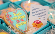 Gần 1.000 món quà đặc biệt trên chuyến bay Vietnam Airlines ngày 8.3