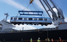 Thêm 2 đoàn tàu metro số 1 cập cảng TP.HCM