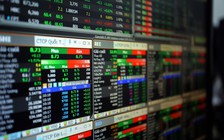 Cổ phiếu Vingroup, Vietcombank, vàng bạc Phú Nhuận bật tăng trần