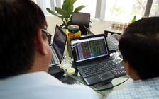 Cổ phiếu chứng khoán đua trần sau phiên giảm mạnh