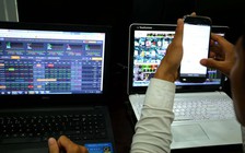 Cổ phiếu bất động sản, chứng khoán tiếp tục tăng đẩy VN-Index hướng đến đỉnh mới