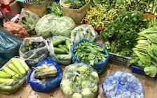 Nhộn nhịp bán rau, thịt cá trên mạng khi TP.HCM thực hiện giãn cách