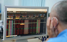 Tin đồn thổi 'đè' cổ phiếu