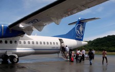 Khách đòi mở cửa thoát hiểm máy bay xuống cho nhanh