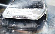 Ô tô bốc cháy tại Nội Bài, 1 người chết