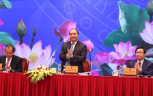 Thủ tướng đang đối thoại với doanh nghiệp cả nước