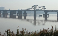 Phát hiện vật thể lạ nghi là bom gần cầu Long Biên