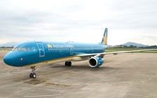 Hàng loạt máy bay Vietnam Airlines lại cán đinh, rách lốp