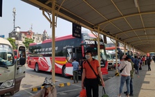 Quy định giãn cách 1 m trên xe khách không áp dụng với người cùng gia đình