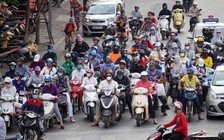 Đề xuất cấm vượt đèn xanh khi ùn tắc