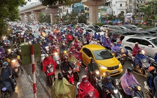 Hà Nội tắc cứng trong cơn mưa đầu tuần
