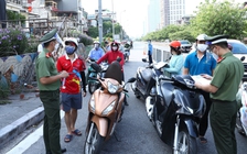 Hà Nội đổi chính sách giấy đi đường xoành xoạch, doanh nghiệp 'khóc ròng'